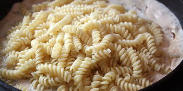 паста с индейкой в сливочном соусе