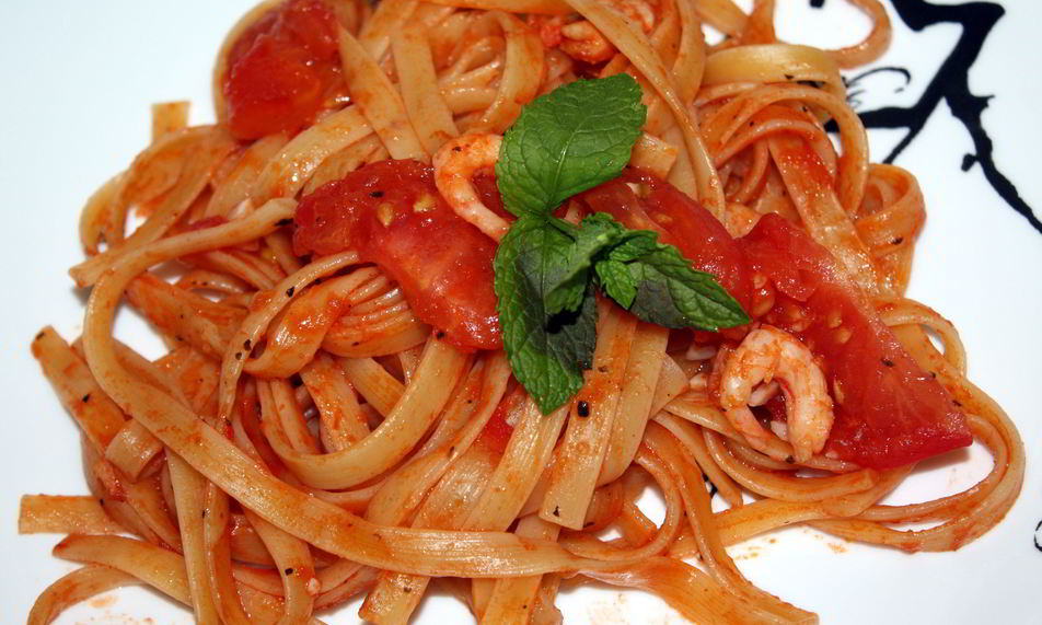 Рецепт паста с креветками под томатно-чесноным соусом
