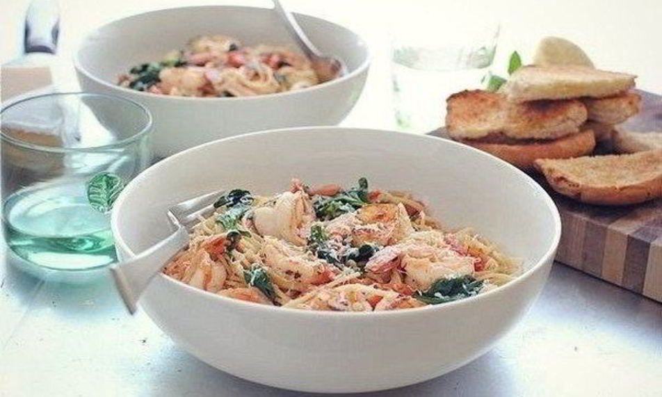 Рецепт паста с креветками, помидорами, лимоном и шпинатом