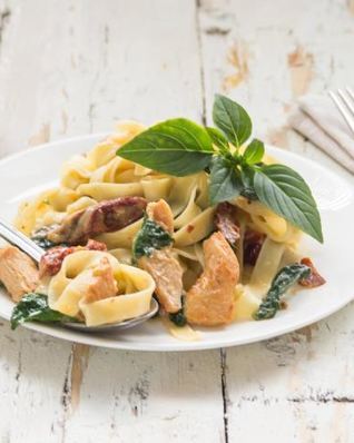 Паста с курицей и соусом из цветной капусты