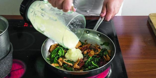 паста с курицей и соусом из цветной капусты