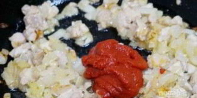 паста с курицей в томатном соусе