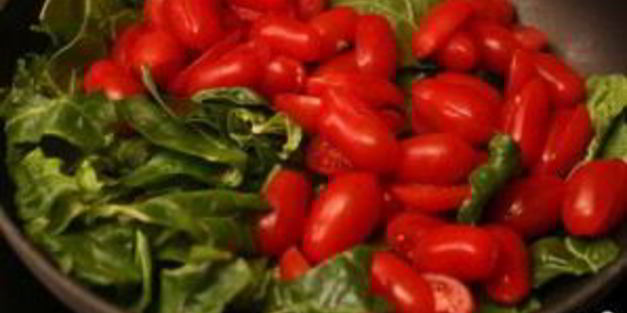 паста с мангольдом, помидорами и сыром