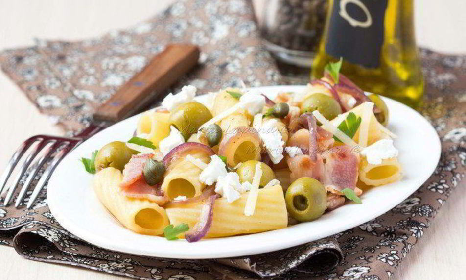 Рецепт паста с оливками, беконом и фетой