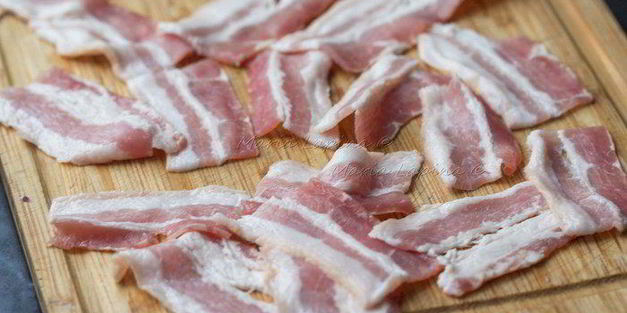 паста с оливками, беконом и фетой