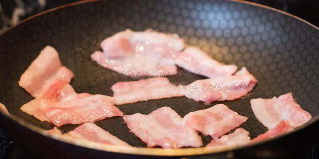 паста с оливками, беконом и фетой