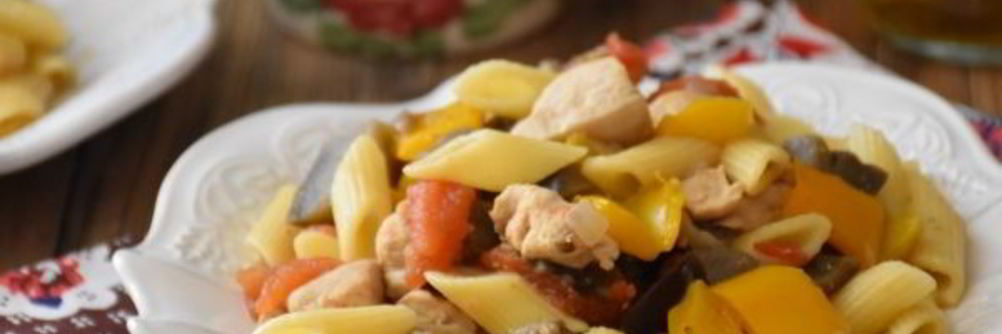 Паста с овощами и куриной грудкой