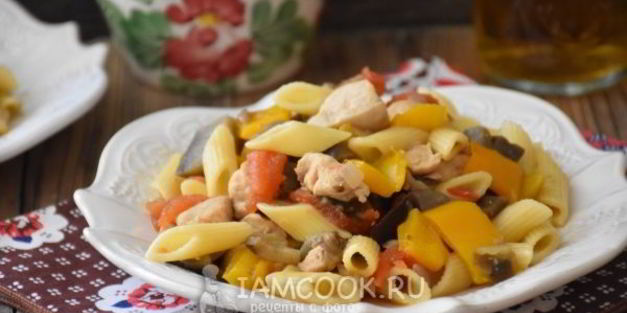 паста с овощами и куриной грудкой