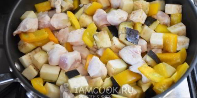 паста с овощами и куриной грудкой