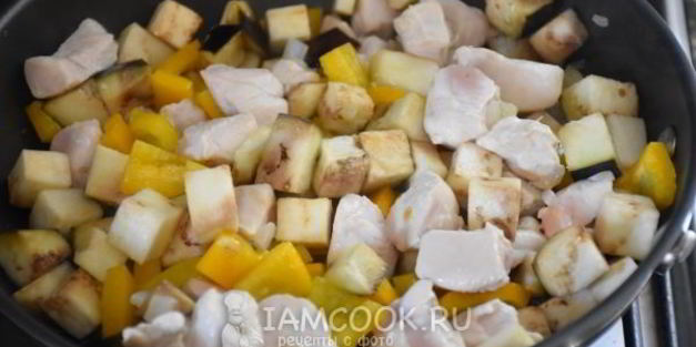 паста с овощами и куриной грудкой