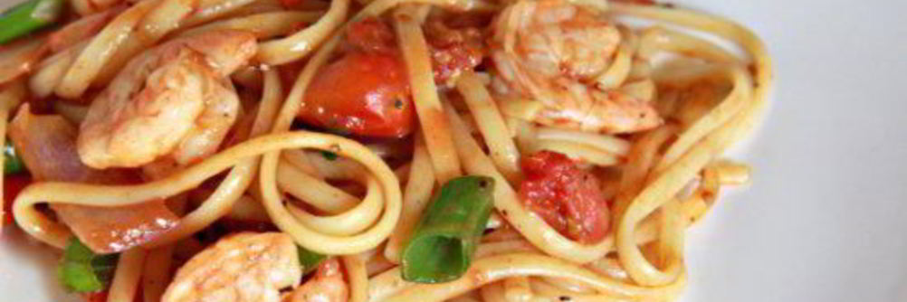 Паста с помидорами черри и креветками