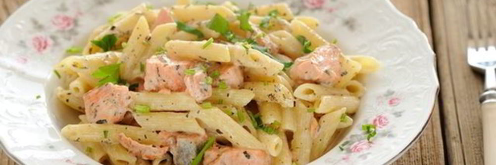 Паста с рикоттой и копченым лососем