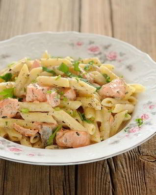 Паста с рикоттой и копченым лососем