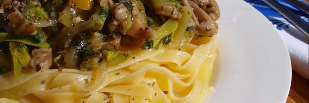 Паста с соусом из вешенок