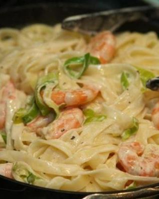 Паста с сыром и креветками