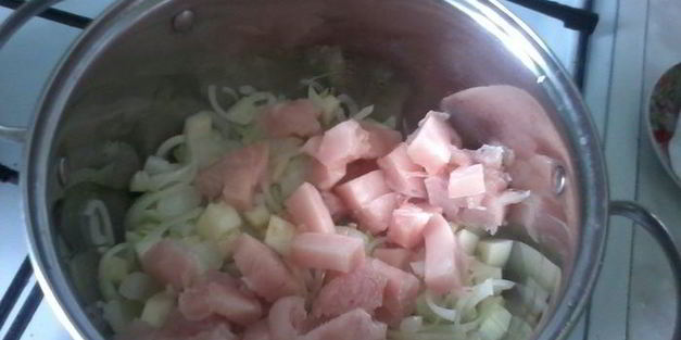 паста с томатно-овощным соусом