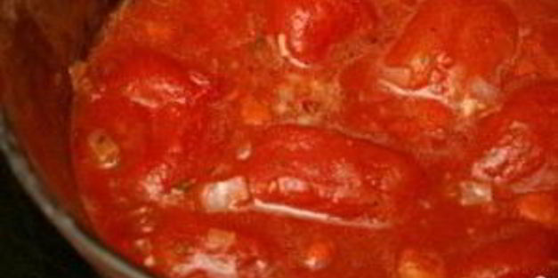 паста с томатным соусом и запеченной рикоттой