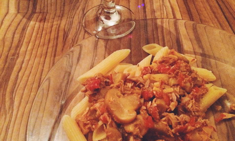 Рецепт паста с тунцом и шампиньонами