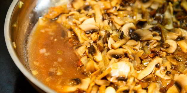 паста в сливочно-грибном соусе