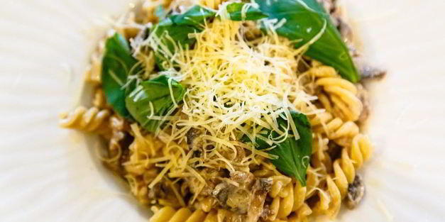 паста в сливочно-грибном соусе