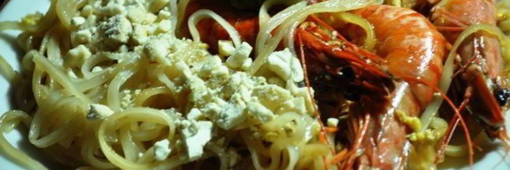 Рисовые макароны с тигровыми креветками