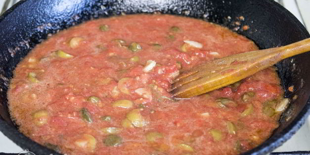 спагетти путанеска с помидорами и анчоусами