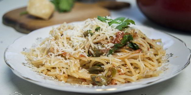 спагетти путанеска с помидорами и анчоусами