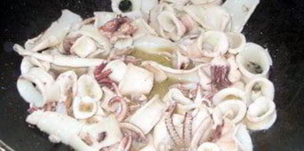 спагетти с кальмарами и нутом