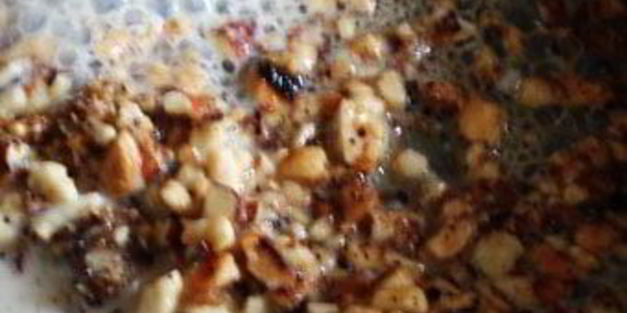 спагетти с карамелизованными орехами и сливочным соусом