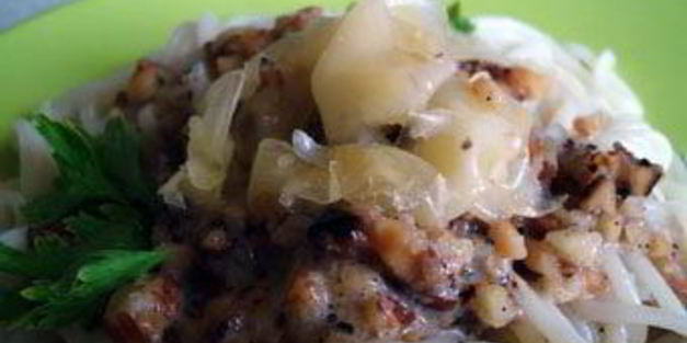 спагетти с карамелизованными орехами и сливочным соусом