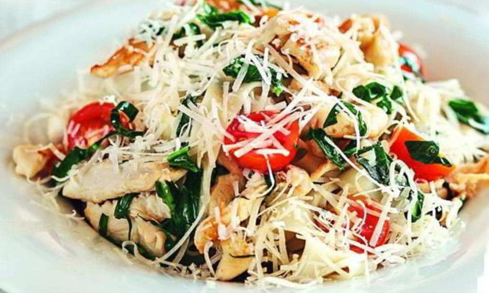 Рецепт спагетти с куриной грудкой, помидорами и сыром