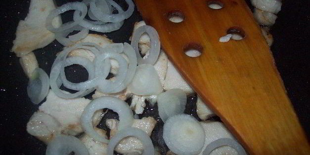 спагетти с курицей и кабачковым соусом