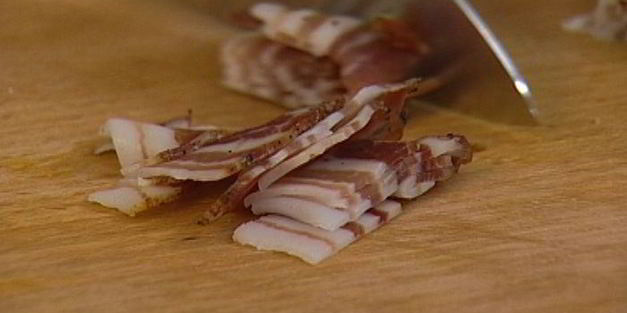 спагетти с семгой и беконом в воке