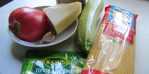 спагетти с соусом из кабачков