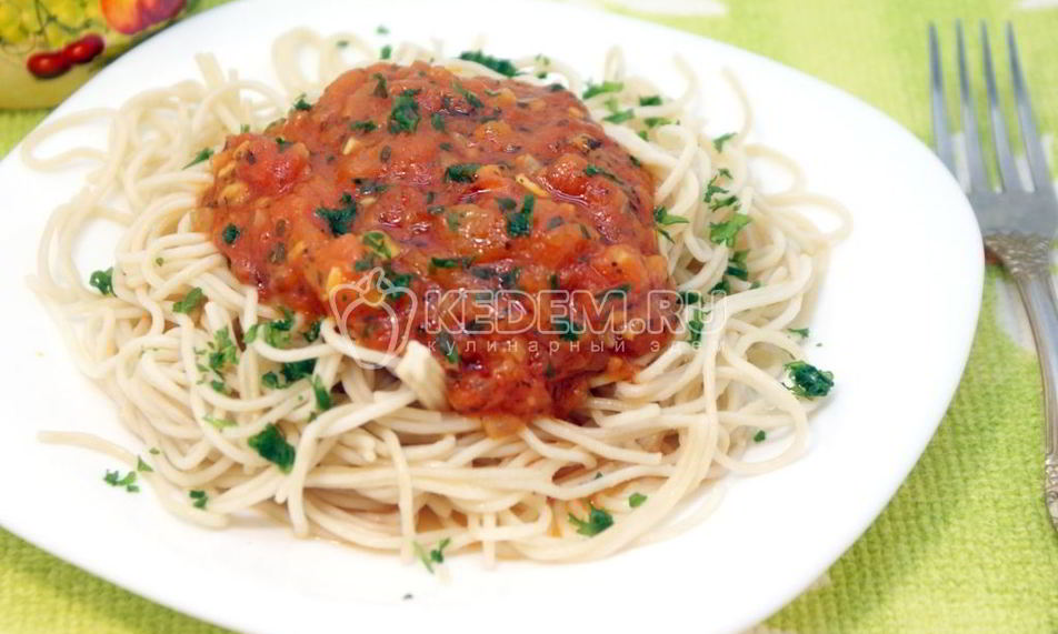 Рецепт спагетти с томатным соусом и базиликом