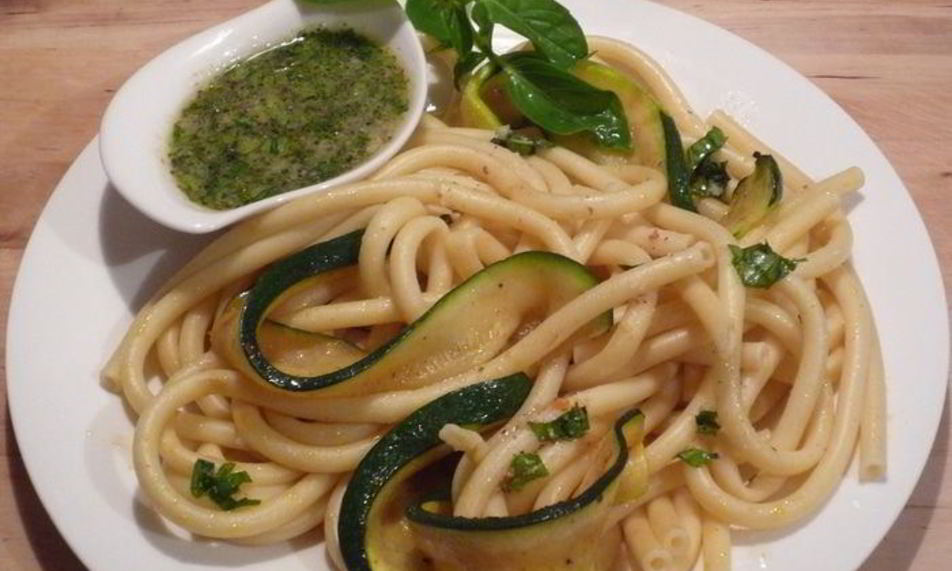 Рецепт спагетти с цукини и миндально-чесночным соусом