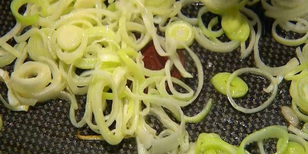 спагетти с зеленым горошком и спаржей