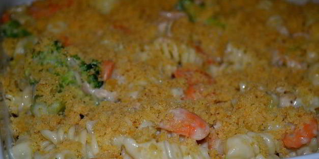 запеченная паста с тунцом и овощами