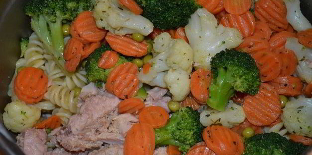 запеченная паста с тунцом и овощами
