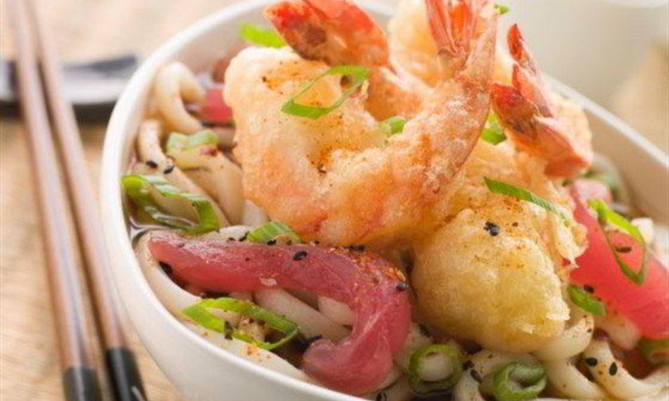 Рецепт жареная лапша удон с креветками, тофу и пореем