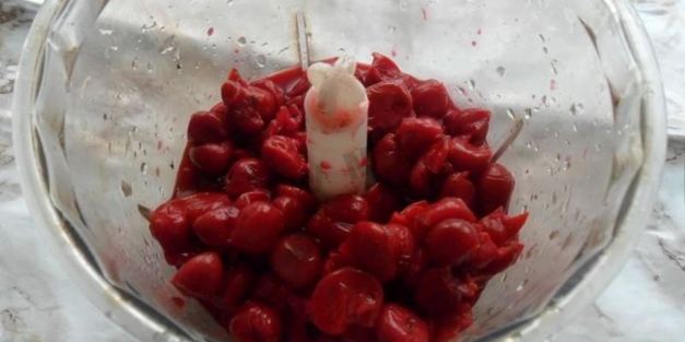 манные клецки с вишневым соусом