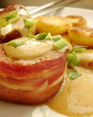 Медальоны из свиной вырезки и картофельные ньокки под сливочно-горчичным соусом