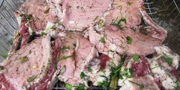 антрекот на гриле, и на природе