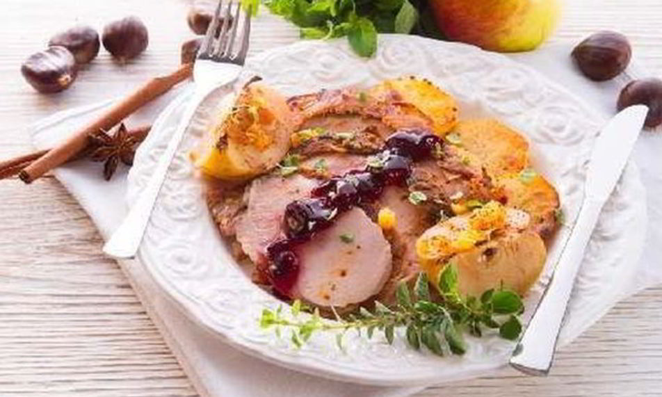 Рецепт ароматное филе индейки, запеченное с яблоками