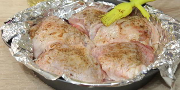 ароматные запеченные куриные бедрышки