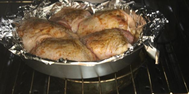 ароматные запеченные куриные бедрышки