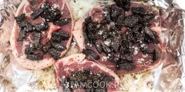 баранина с черносливом в духовке