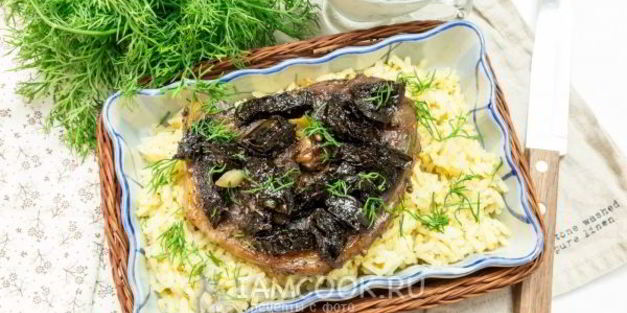 баранина с черносливом в духовке