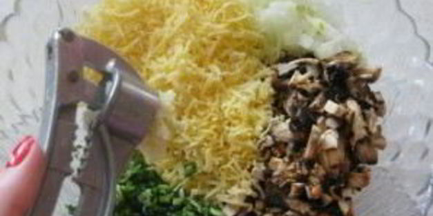 биточки с грибами и сыром