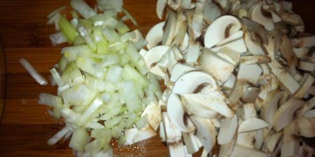 говядина под сливочно-грибным соусом